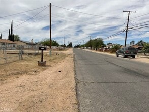 17965 Live Oak St in Hesperia, CA - Foto de edificio - Building Photo
