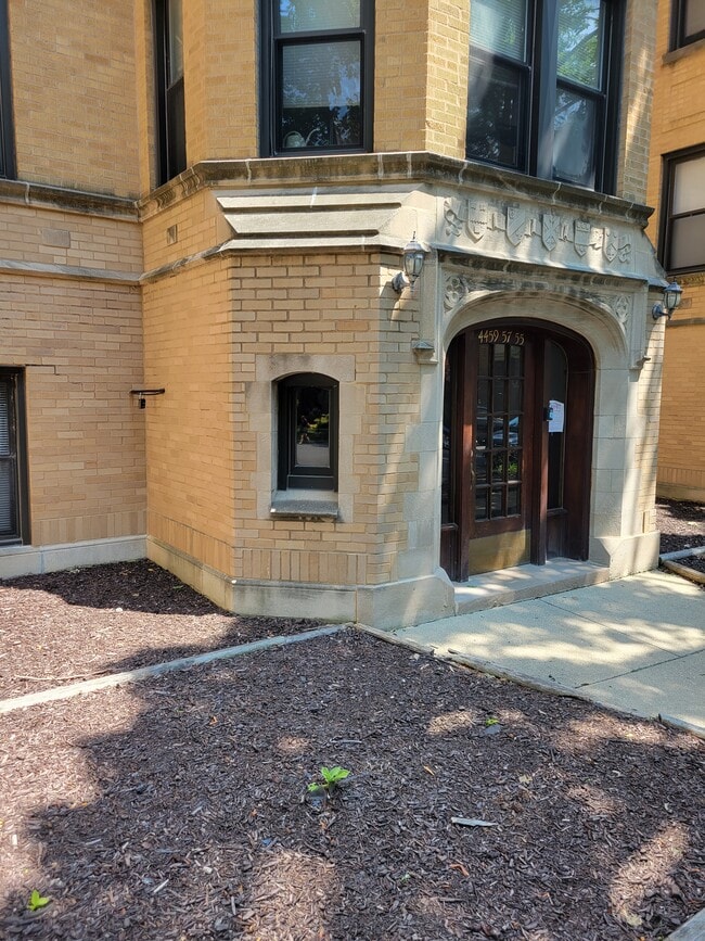 4455 N Artesian Ave, Unit 2 in Chicago, IL - Building Photo - Building Photo