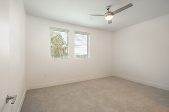 Enzo in Irvine, CA - Foto de edificio - Interior Photo
