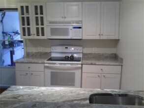 700 Shore Dr in Fall River, MA - Building Photo - Building Photo