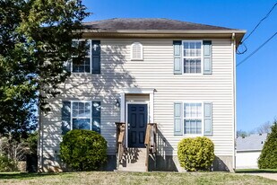 1204 Smalls Ct in La Vergne, TN - Building Photo