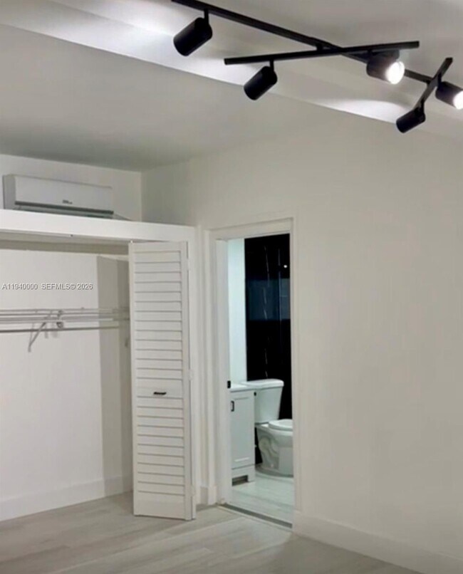 651 N 73rd Ave in Hollywood, FL - Building Photo - Building Photo