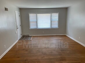 1204 S Fabrique Dr in Wichita, KS - Building Photo - Building Photo