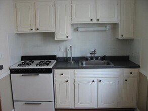 13 Lemon St, Unit Lemon St in Salem, MA - Building Photo - Building Photo