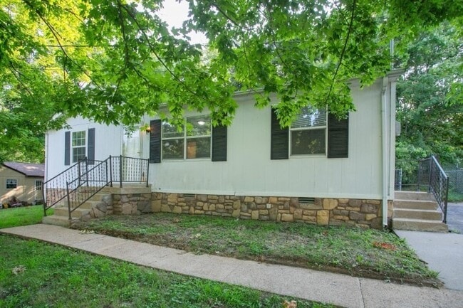 105 Robert Yoest Dr in Nashville, TN - Foto de edificio - Building Photo