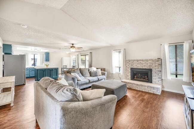 4031 W San Bruno Ave in Fresno, CA - Building Photo - Building Photo