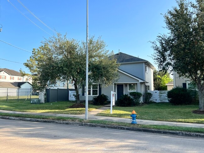 11711 Chanteloup Dr in Houston, TX - Building Photo - Building Photo