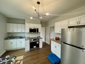 224 Park Ave, Unit 1 in Cranston, RI - Foto de edificio - Building Photo