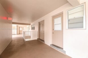 2471 SW 82nd Ave in Davie, FL - Building Photo