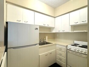 2001 S Ocean Dr, Unit 40 in Hallandale Beach, FL - Building Photo - Building Photo