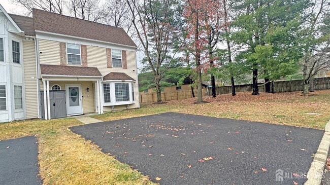 property at 8 Cosgrove Ct