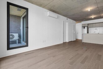 1220 Bd René-Lévesque E in Montréal, QC - Building Photo - Building Photo