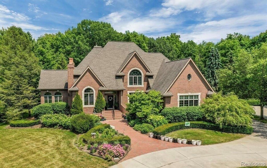 23170 Inverness Ct in Novi, MI - Foto de edificio