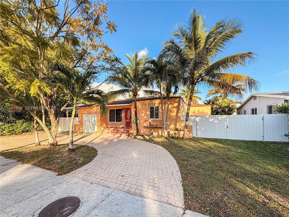 1575 SW 12th Ave in Miami, FL - Building Photo