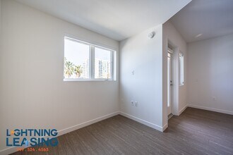 11407 Chandler Blvd in Los Angeles, CA - Building Photo - Building Photo