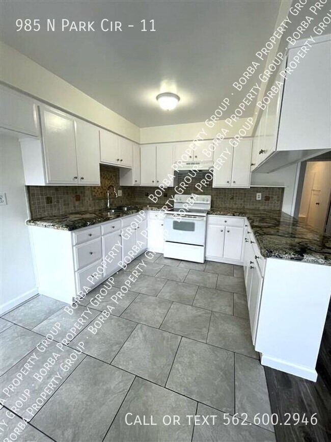 985 N Pk Cir in Long Beach, CA - Building Photo - Building Photo
