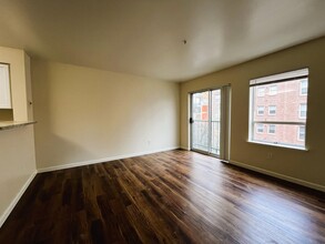 Lee Court in Seattle, WA - Building Photo - Interior Photo