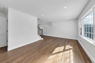 11 Barbara Dr in South Farmingdale, NY - Building Photo - Building Photo