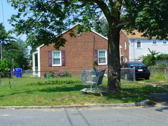 40-42 Ames St in Springfield, MA - Building Photo - Building Photo