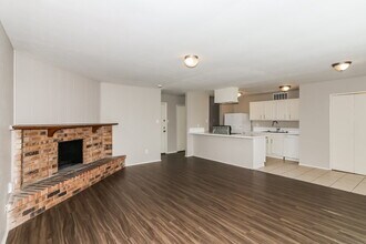 5011 Ridge Manor Dr in Houston, TX - Foto de edificio - Building Photo