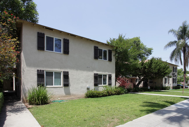 Colonial House Apartments in Riverside, CA - Building Photo - Building Photo