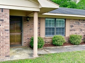 2305 Redbud Ln in Tupelo, MS - Building Photo