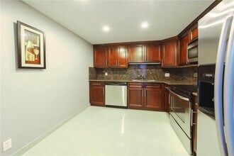 3800 S Ocean Dr, Unit 301 in Hollywood, FL - Foto de edificio - Building Photo