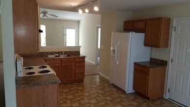 210 Kinnley Ct in Greensboro, NC - Building Photo - Building Photo