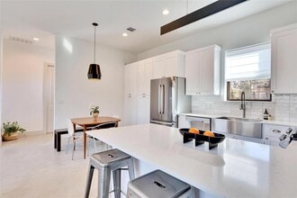 2105 Pennsylvania Ave in Austin, TX - Building Photo - Building Photo