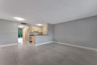 1430 Meadows Cir W in Boynton Beach, FL - Building Photo - Building Photo