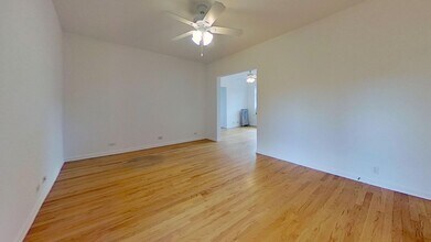 4827 W Addison St-Unit -4827 2A in Chicago, IL - Building Photo - Building Photo