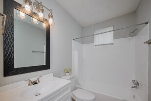 Mangum Oaks in Houston, TX - Building Photo