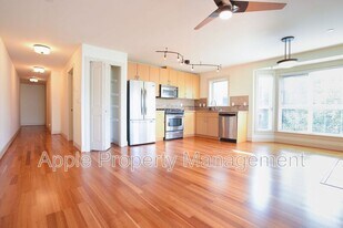 319 Summit Ave E in Seattle, WA - Building Photo