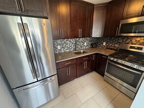 103 White Plains Rd in Bronx, NY - Building Photo - Building Photo