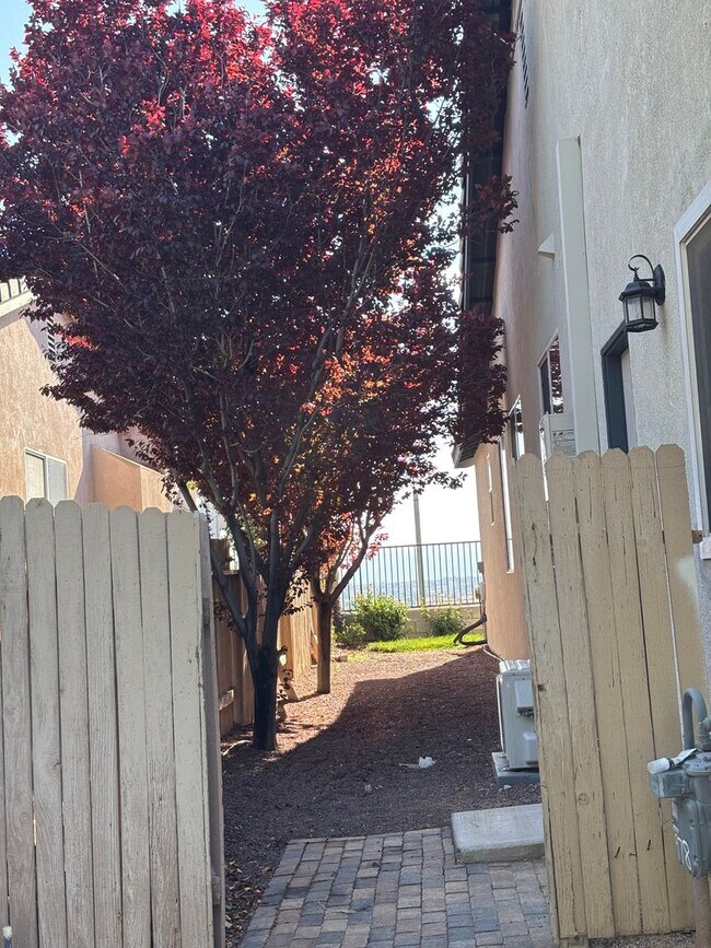 13141 High Crest Rd in Victorville, CA - Building Photo - Building Photo