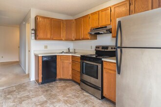 Longview Oaks Apartments in Harrisonburg, VA - Foto de edificio - Building Photo