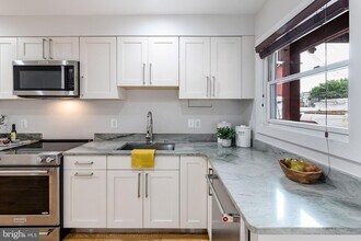 834 Lamont St NW, Unit Unit A in Washington, DC - Building Photo - Building Photo