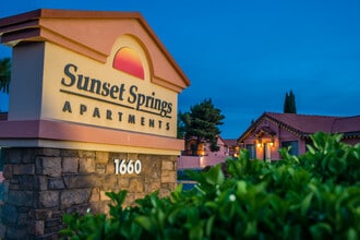 Sunset Springs Apartments in Saint George, UT - Foto de edificio - Building Photo