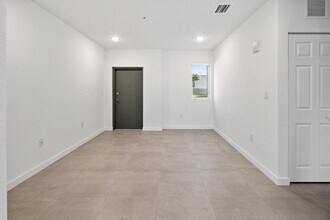 1295 W 69th St in Hialeah, FL - Building Photo - Building Photo