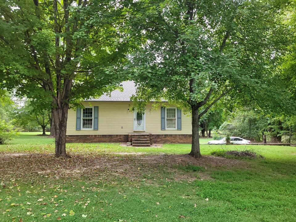 12 Patrick Rd in Fayetteville, TN - Building Photo