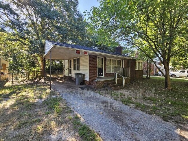 property at 7 Mayflower Ave