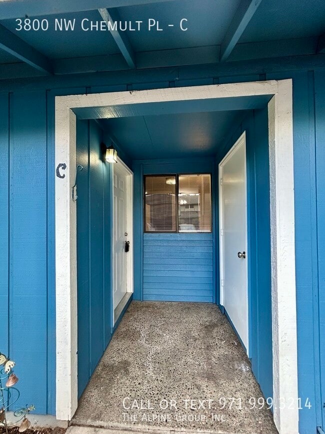 3800 NW Chemult Pl in Portland, OR - Building Photo - Building Photo
