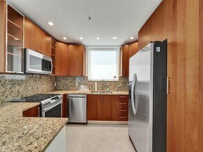 1945 S Ocean Dr, Unit 2101 in Hallandale Beach, FL - Foto de edificio - Building Photo