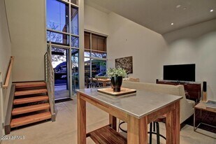 4747 N Scottsdale Rd, Unit 1x1E in Scottsdale, AZ - Building Photo