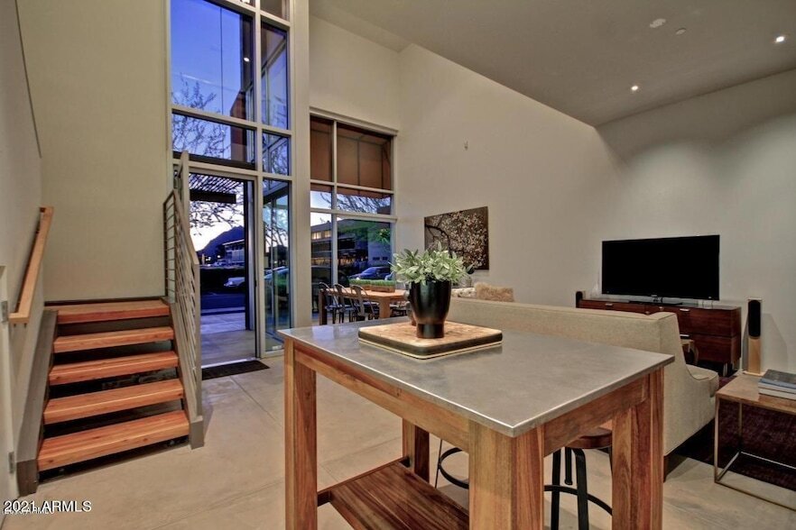4747 N Scottsdale Rd, Unit 1x1E in Scottsdale, AZ - Building Photo