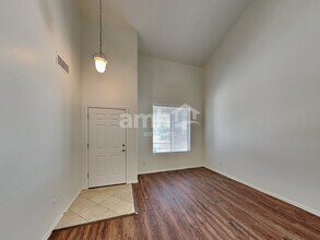 17428 W Mandalay Ln in Surprise, AZ - Foto de edificio - Building Photo