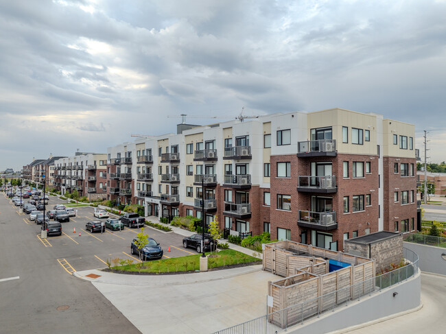 60 Sky harbour Dr in Brampton, ON - Building Photo - Building Photo