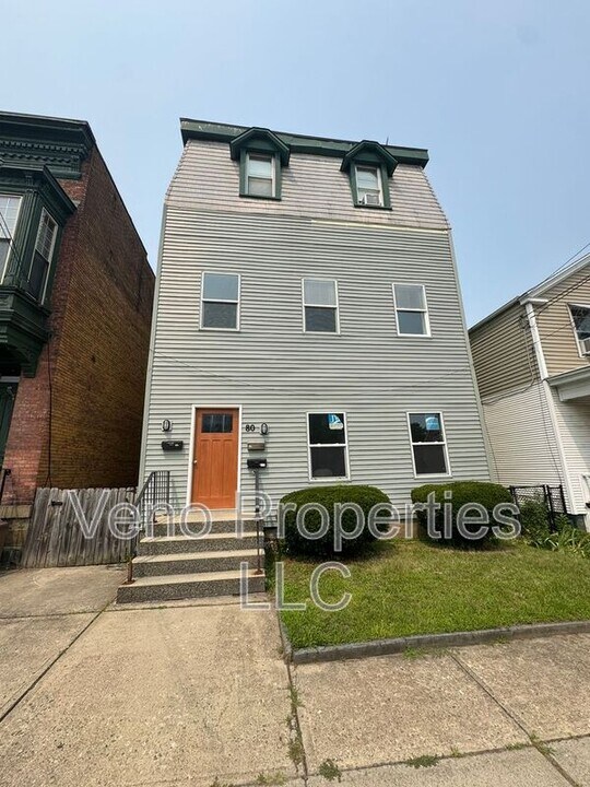 80 Hudson Ave in Green Island, NY - Foto de edificio