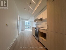 100 Queen St E in Toronto, ON - Building Photo