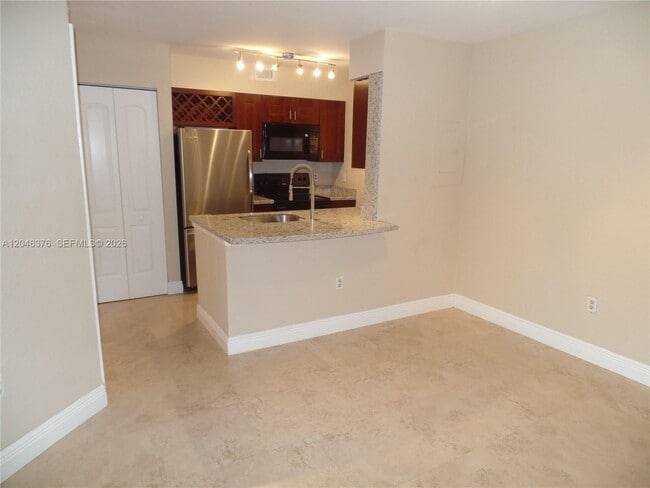 property at 2811 N Oakland Forest Dr